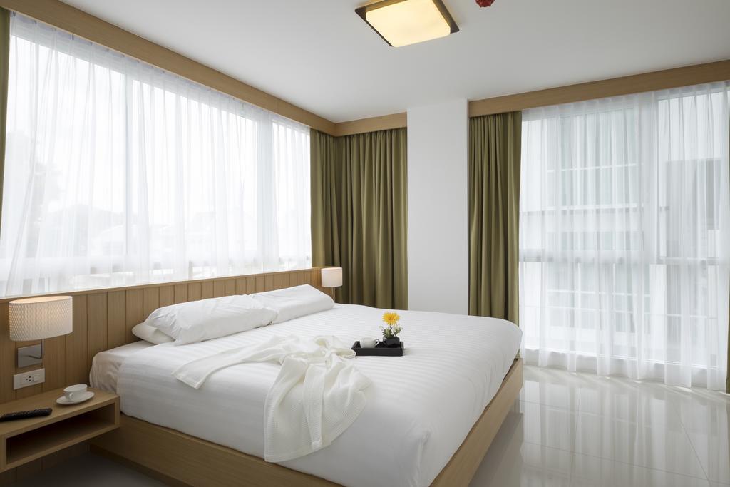Modern Thai Suites Phuket Rum bild