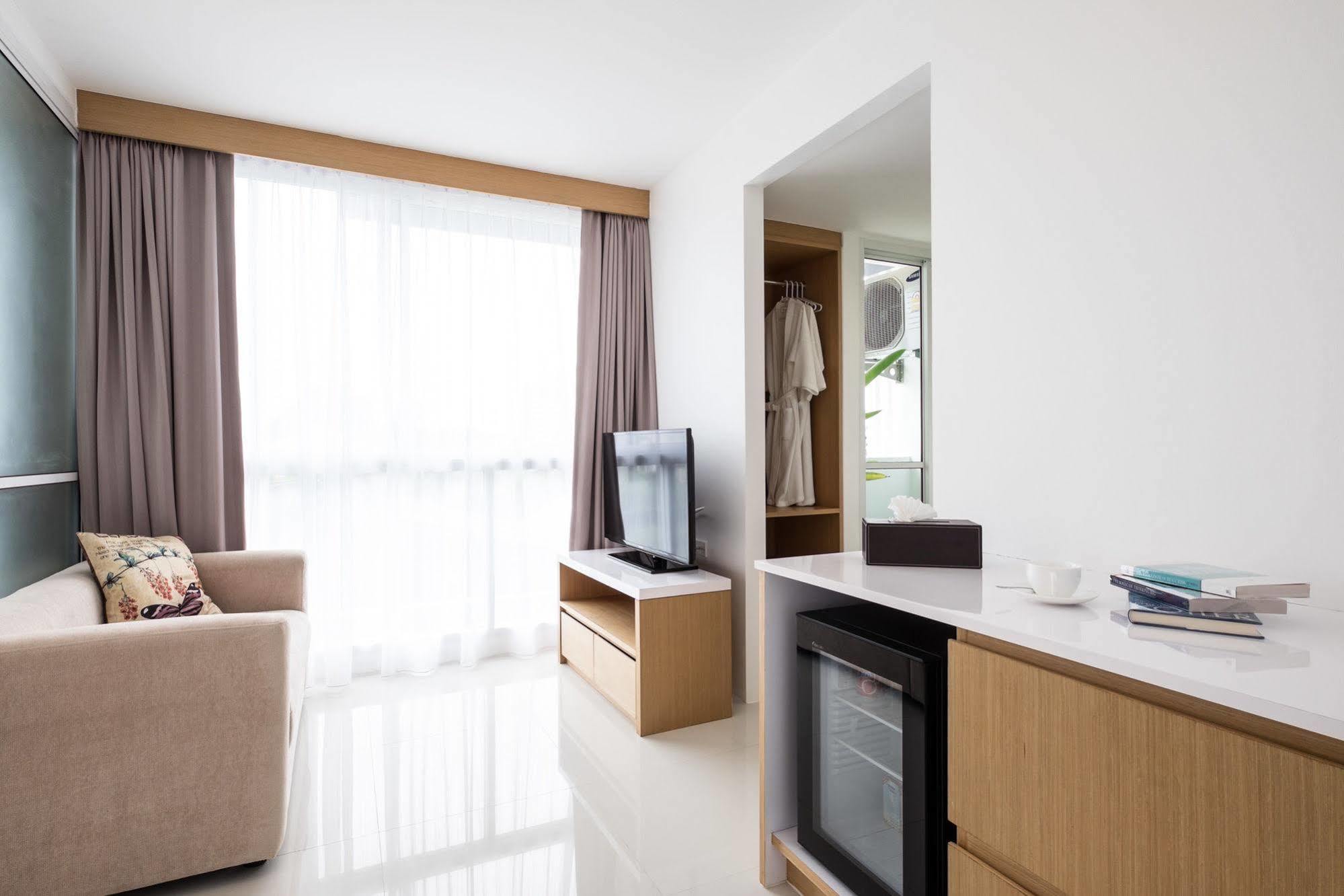 Modern Thai Suites Phuket Exteriör bild