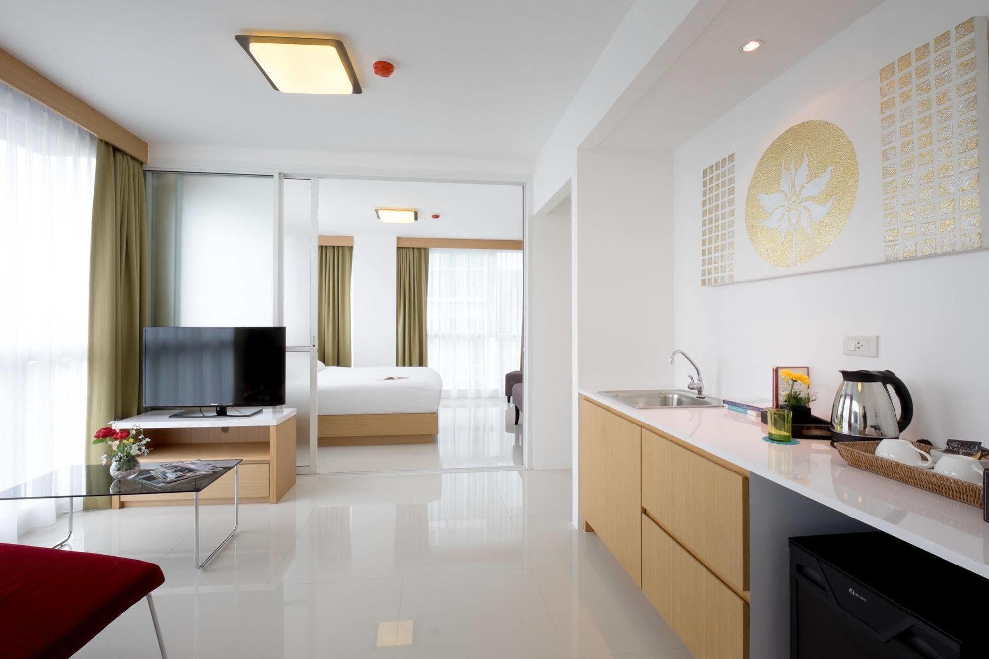 Modern Thai Suites Phuket Exteriör bild