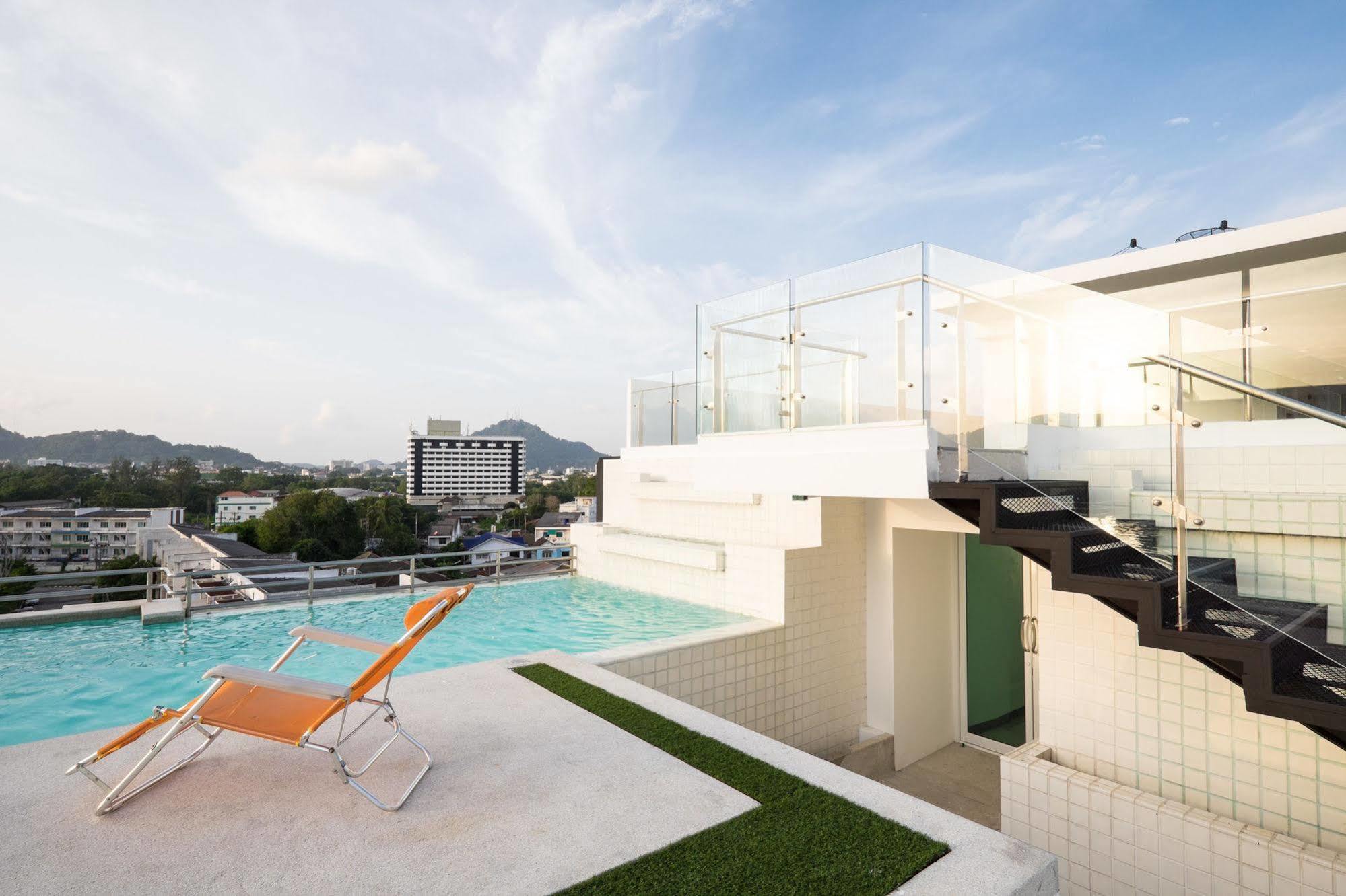 Modern Thai Suites Phuket Exteriör bild